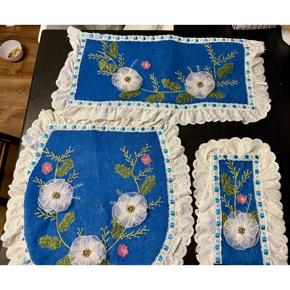 Vtg 3-Piece Bathroom Set Ribbon Embroidery Floral Ruffles Teal Blue Grannycore